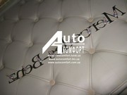 Декоративная накладка-надпись фирмы автомобиля