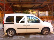 Передний салон,  правое окно на автомобиль Renault Kangoo 08- 